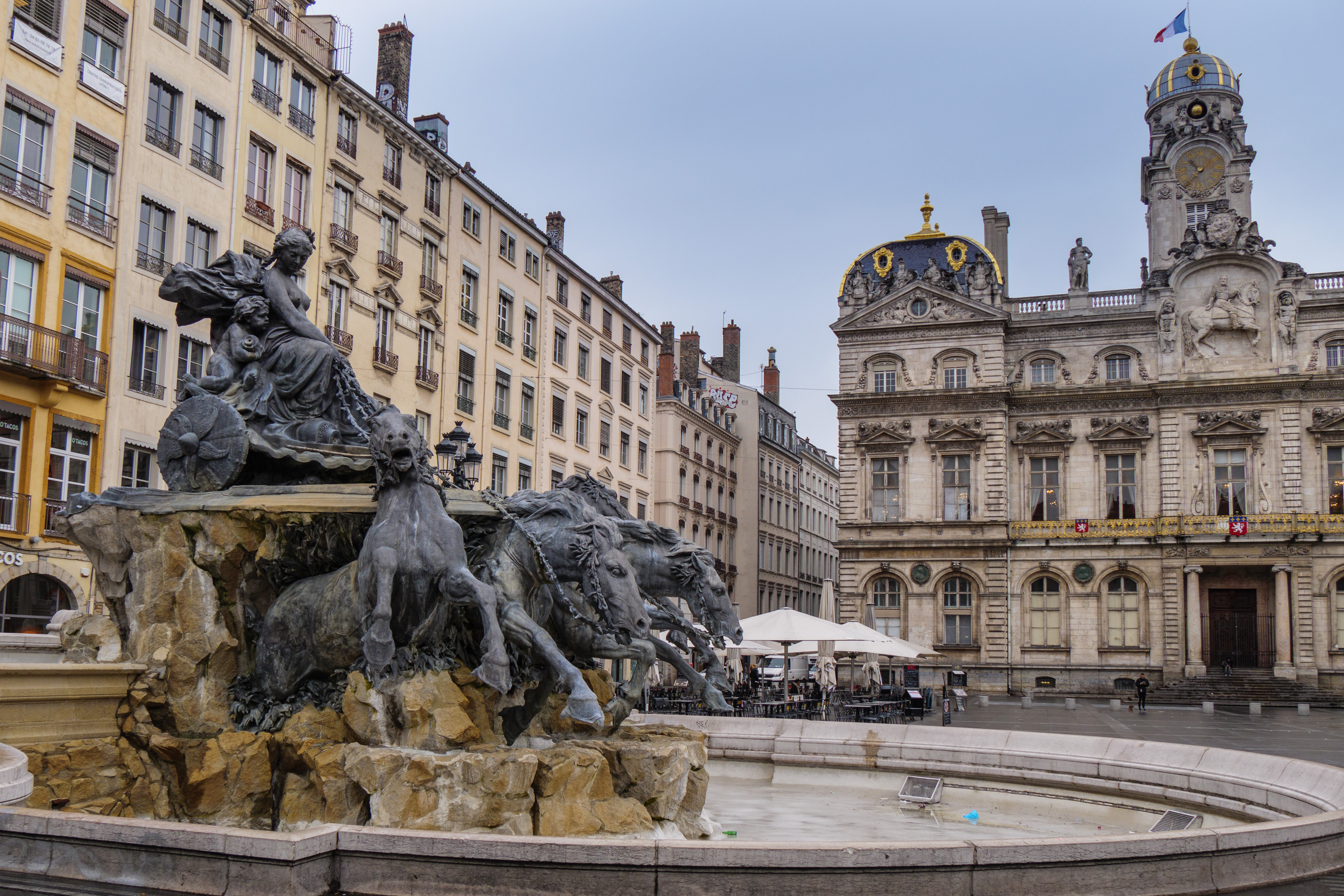 Bartholdi Brunnen vor dem Rathaus